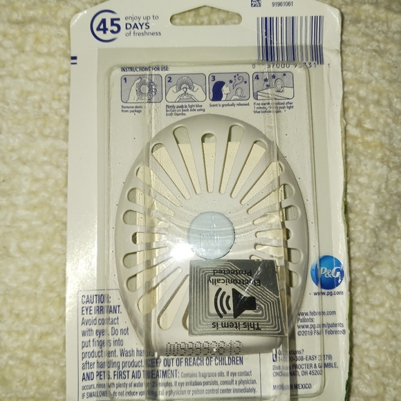 NEW FEBREZE Small Space Fresners (Set Of 2) - Picture 7 of 7
